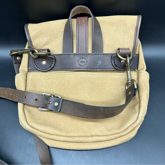 Filson Small unisex Rugged Twill canvas Tan Crossbody Field Bag 9” - Picture 6 of 9